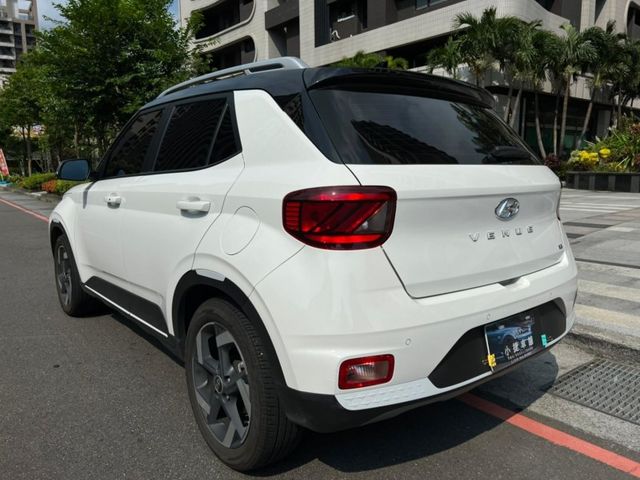 Hyundai  VENUE  第9張相片