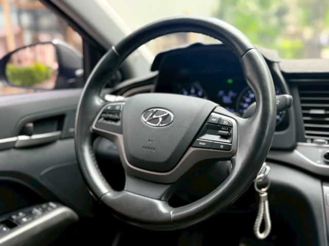 Hyundai  Elantra  第2張相片