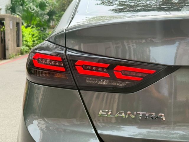 Hyundai  Elantra  第5張相片