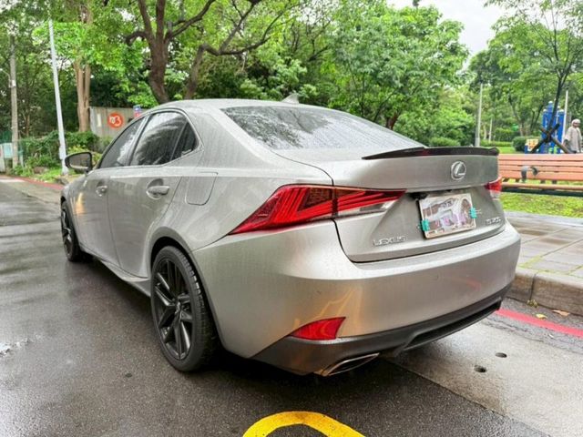 Lexus  IS  第8張相片