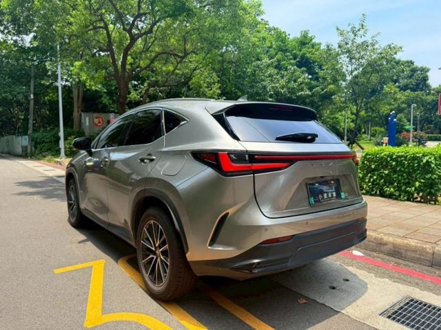 Lexus  NX  第7張相片