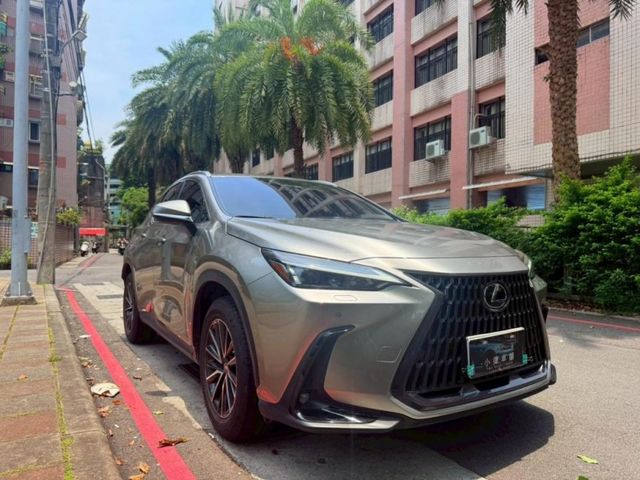 Lexus  NX  第10張相片