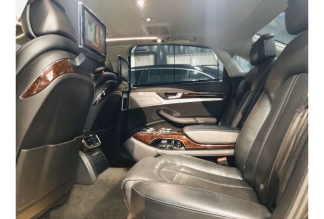 【安康國際】A8L V8 quattr 一手車原版件 總裁級座駕 新車近600萬  第9張相片