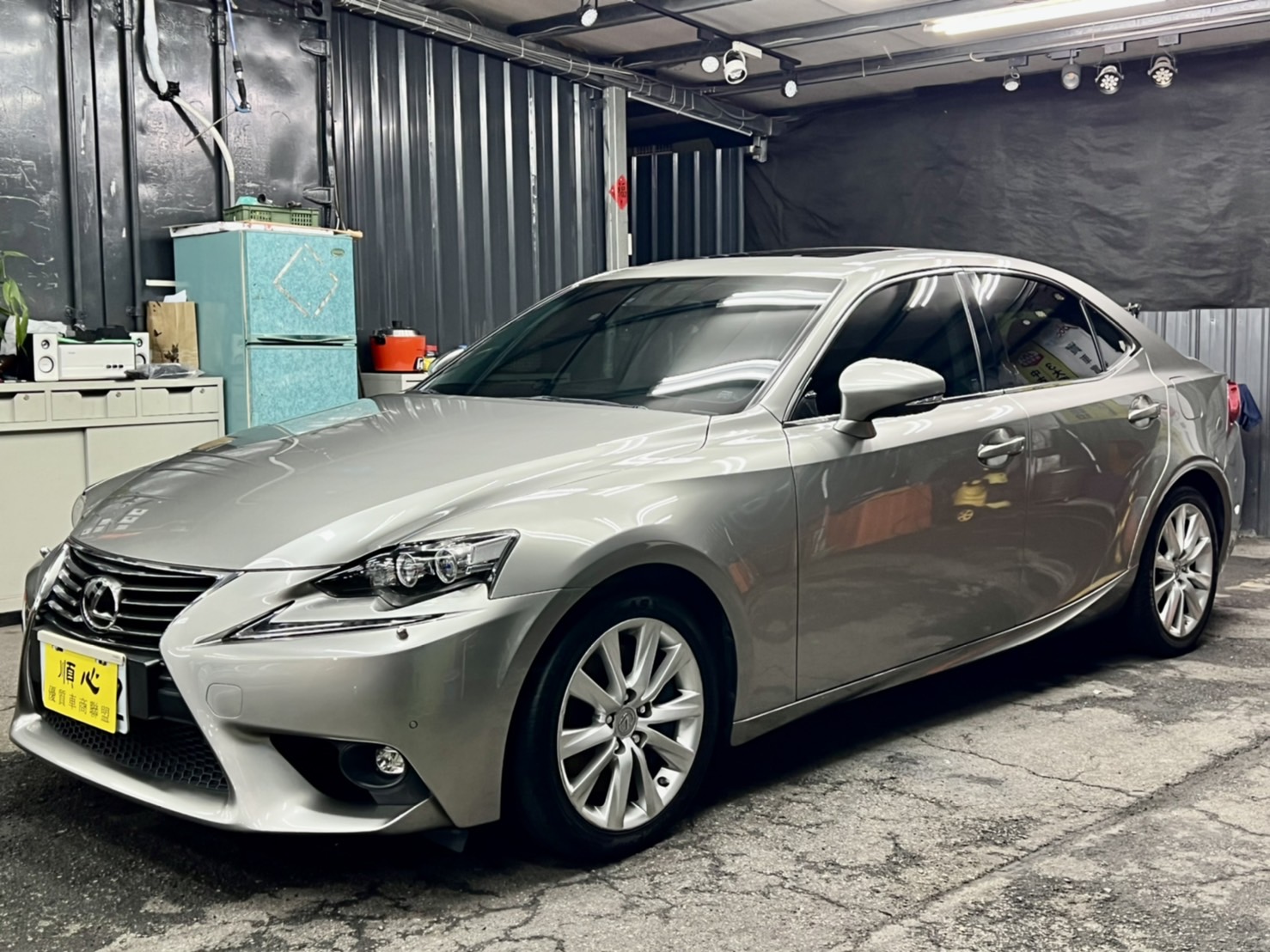 Lexus IS200t 低里程 認證車 無待修 電冷熱椅 天窗 排氣管閥門  第3張相片