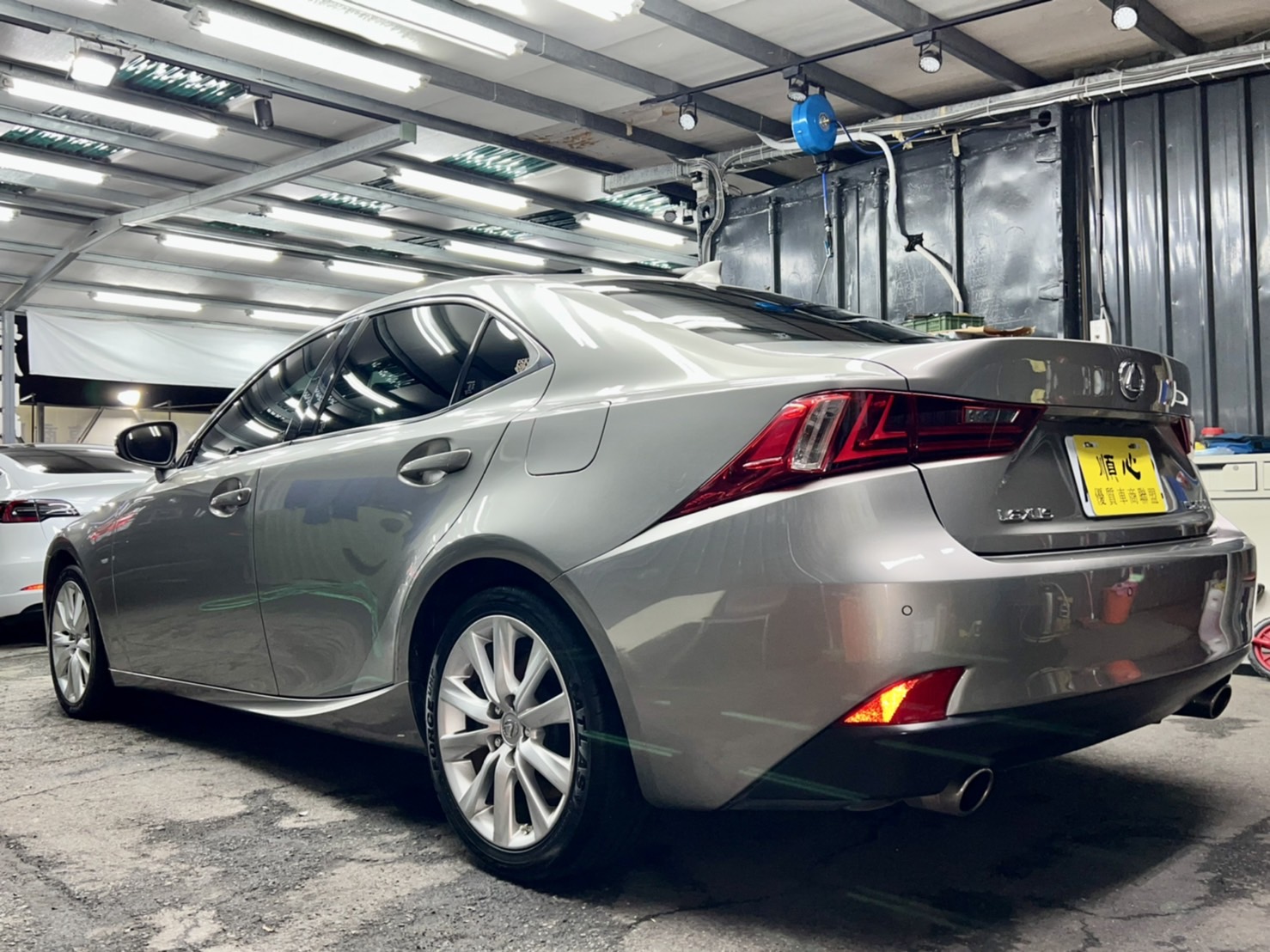 Lexus IS200t 低里程 認證車 無待修 電冷熱椅 天窗 排氣管閥門  第4張相片
