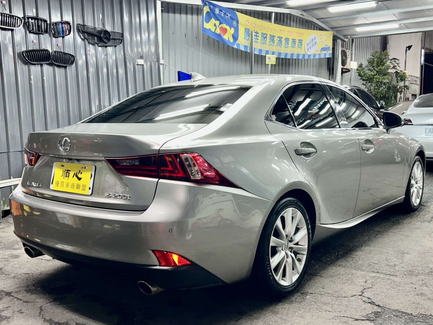 Lexus IS200t 低里程 認證車 無待修 電冷熱椅 天窗 排氣管閥門  第5張相片