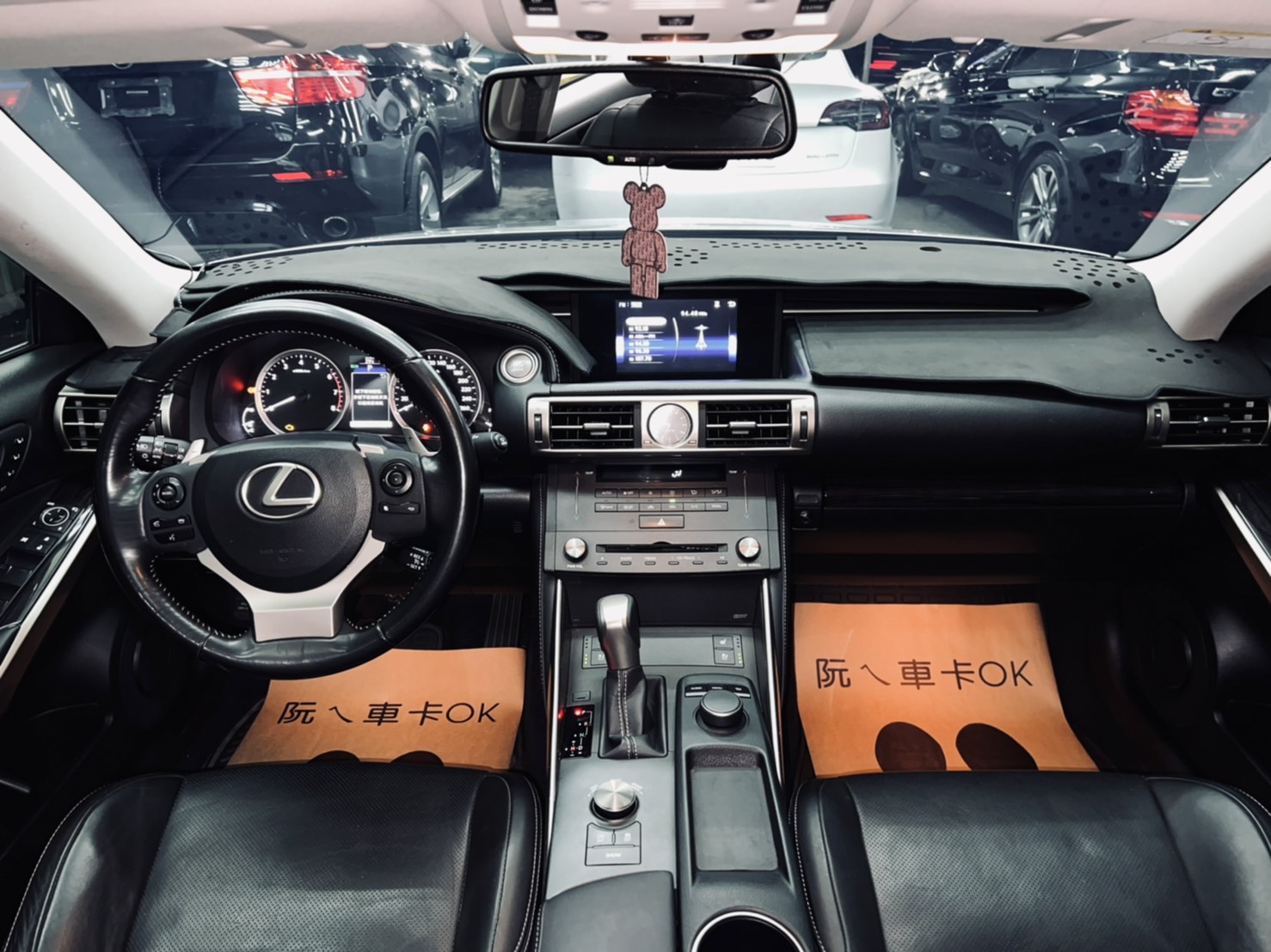 Lexus IS200t 低里程 認證車 無待修 電冷熱椅 天窗 排氣管閥門  第10張相片