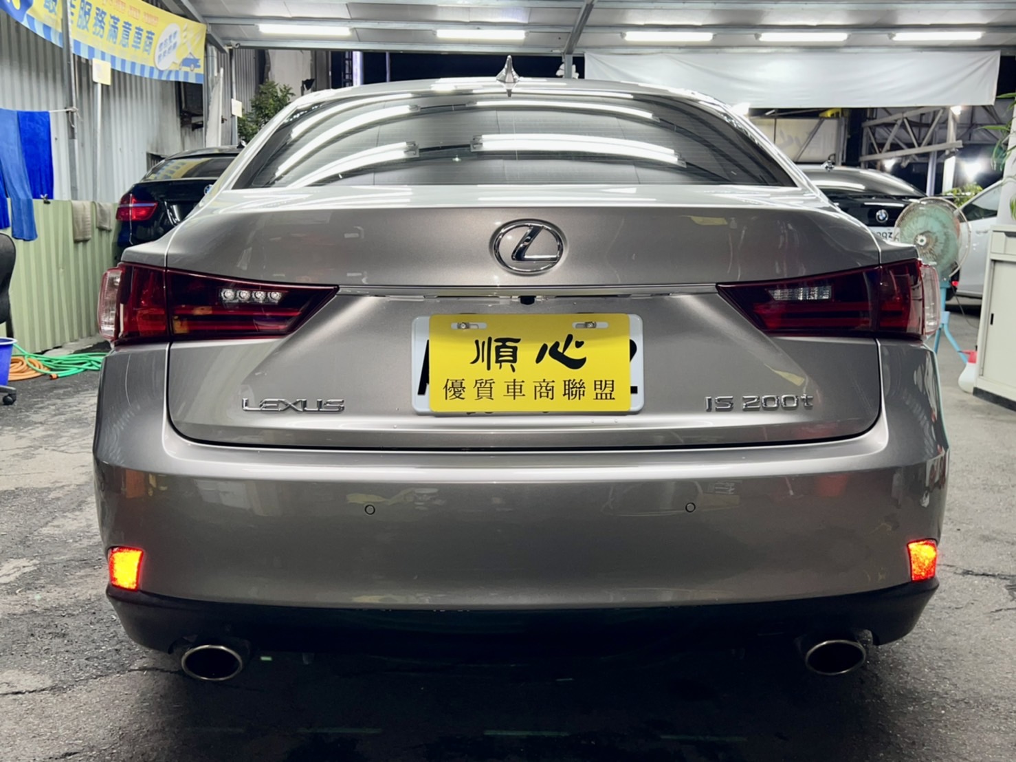 Lexus IS200t 低里程 認證車 無待修 電冷熱椅 天窗 排氣管閥門  第11張相片
