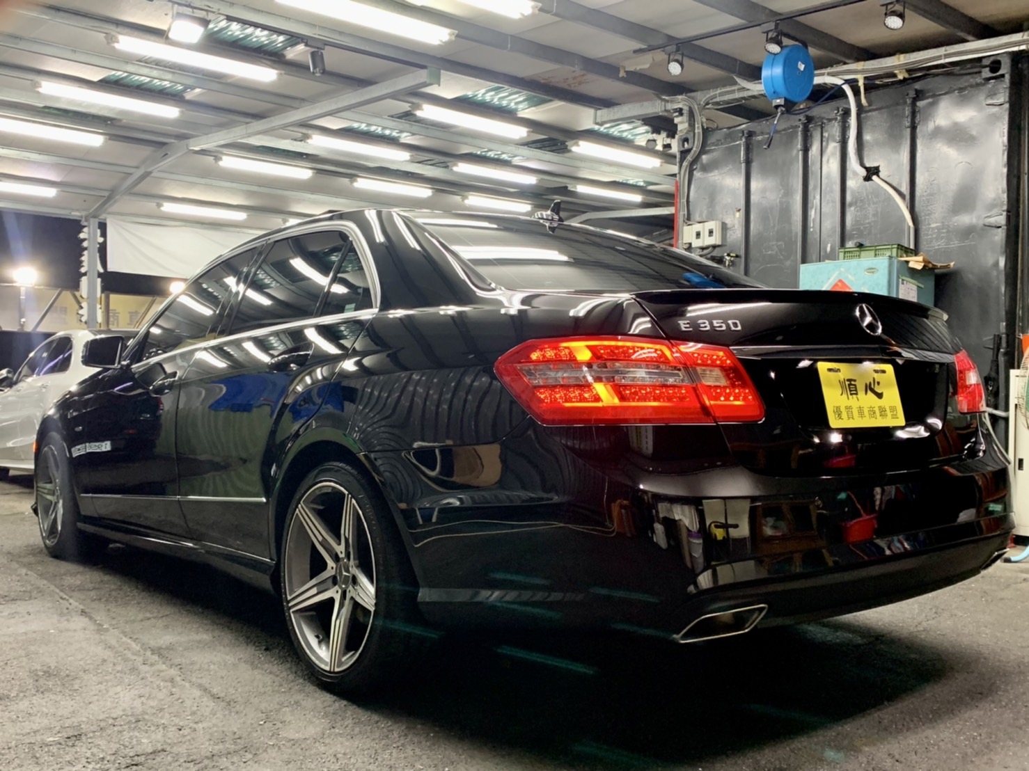 BENZ 賓士 E350 AMG 全景天窗 HK音響 黑等頂棚 實車實價 認證車  第4張相片