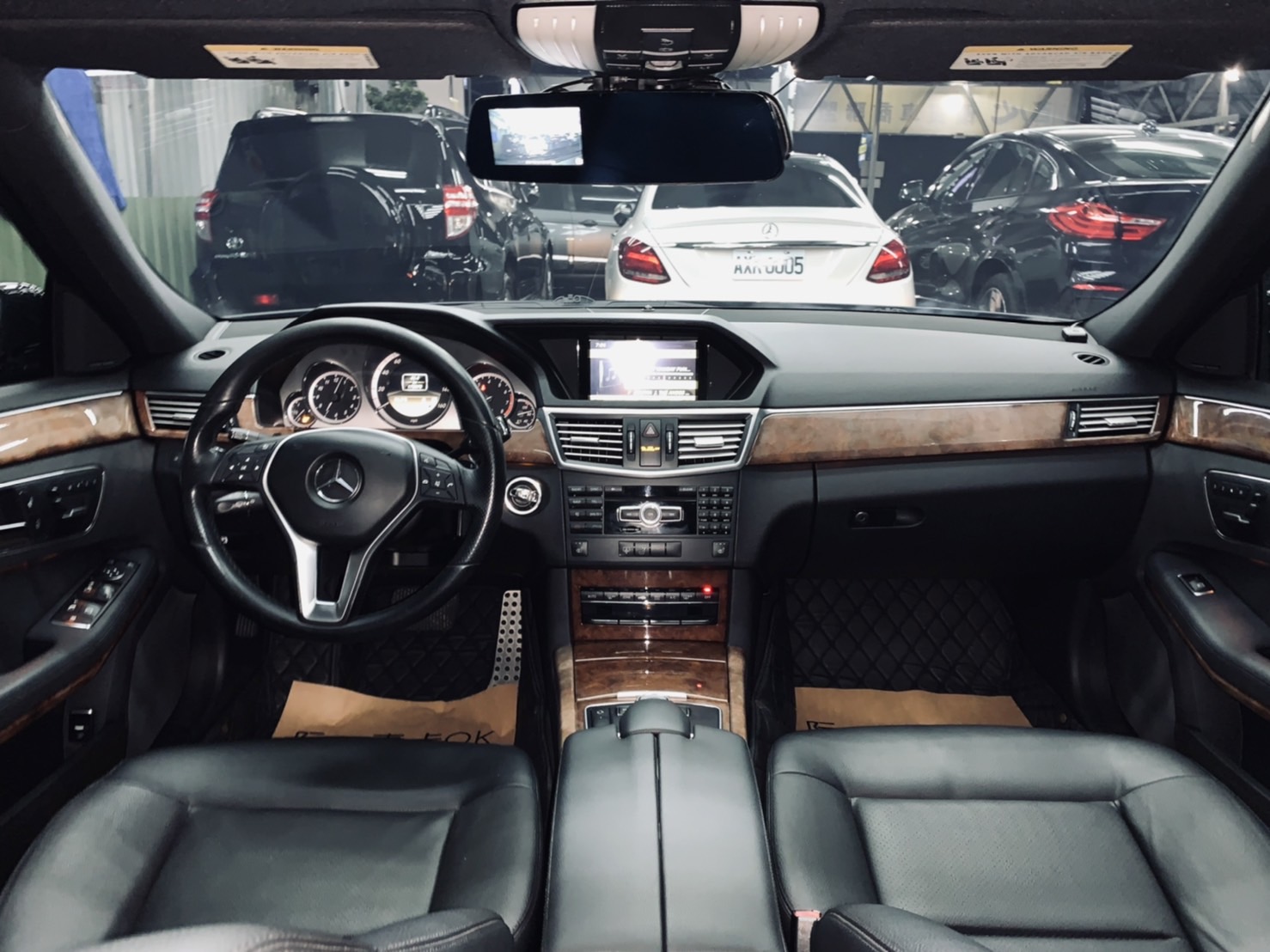 BENZ 賓士 E350 AMG 全景天窗 HK音響 黑等頂棚 實車實價 認證車  第7張相片
