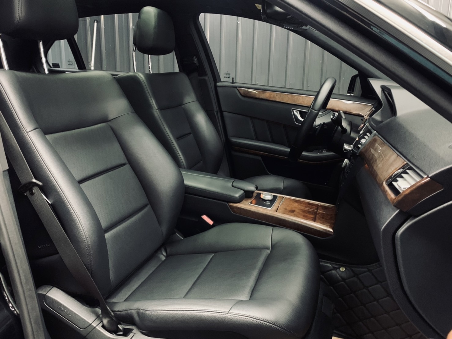 BENZ 賓士 E350 AMG 全景天窗 HK音響 黑等頂棚 實車實價 認證車  第8張相片