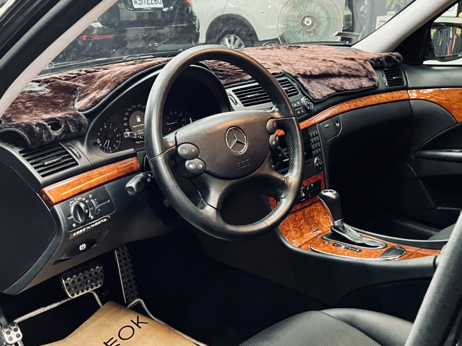 2007年式 BENZ E200 K 總代理 機械增壓 小改款 極品車況 認證車  第8張相片