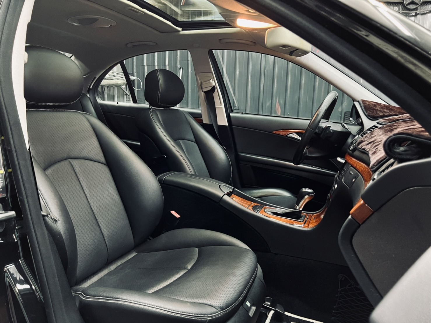 2007年式 BENZ E200 K 總代理 機械增壓 小改款 極品車況 認證車  第9張相片
