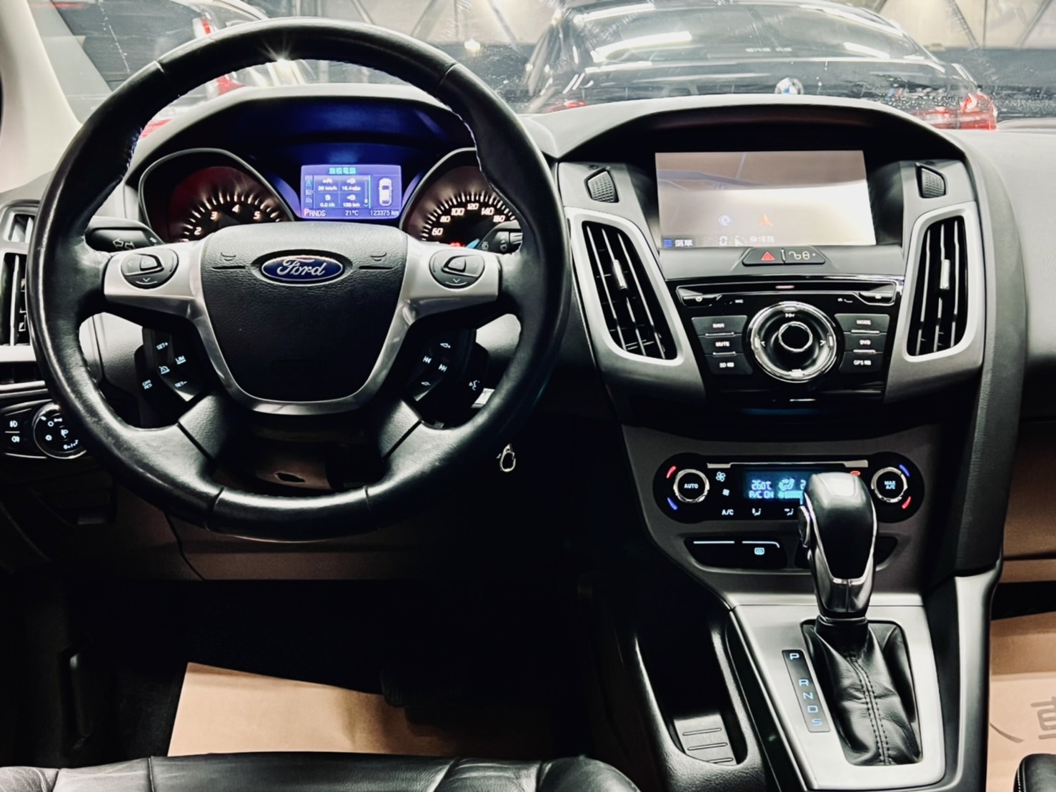 Ford Focus 1.6(Mk3)豪華版 低里程 原版件 一手女用車 認證車  第9張相片