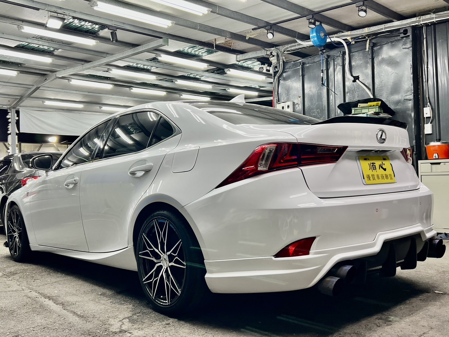2016款 IS 200t FSport Navi 全新輪框避震 認證車 無待修  第6張相片