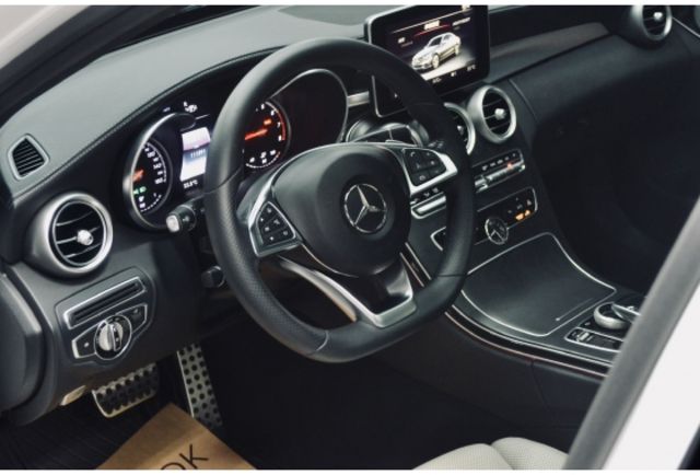 BENZ 賓士 C300 AMG 滿配 柏林 全景 認證車 實車實價 超有質感  第8張相片