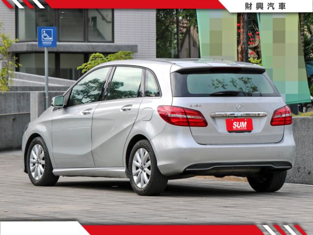 B180渦輪掀背車⭐房車底盤好紮實，後廂寬闊可達1547L，低重心好操控，內裝精緻，乘坐舒適，自動停車，實用性滿分  第5張相片