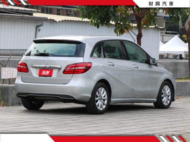 B180渦輪掀背車⭐房車底盤好紮實，後廂寬闊可達1547L，低重心好操控，內裝精緻，乘坐舒適，自動停車，實用性滿分  第6張相片