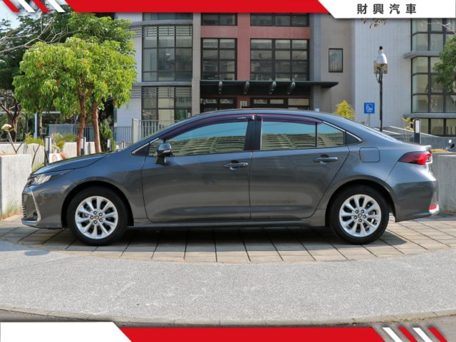 2021年 1.8 ALTIS，有I-KEY、原廠保養~里程實跑3萬6KM~循跡防滑、自動感應頭燈、定速、電動收折後視鏡  第3張相片