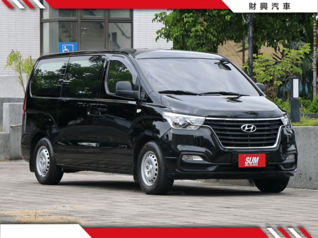 2.5柴油尊貴版8人座STAREX~附行車紀錄器~商務出遊兩相宜，全車獨立式頭枕，乘坐更舒適~  第2張相片