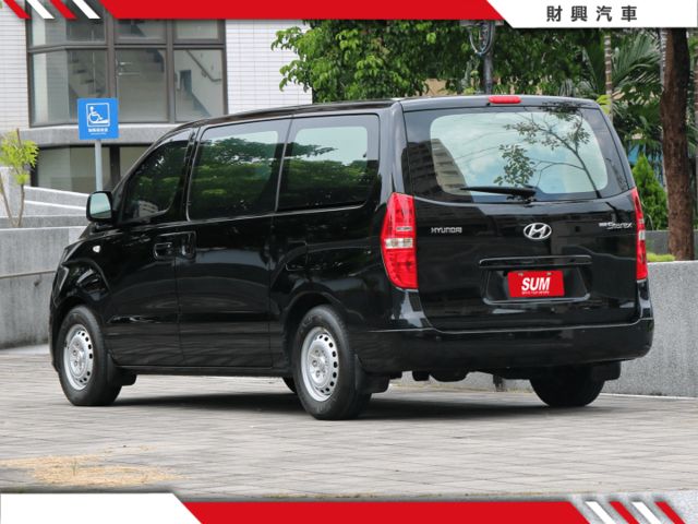 2.5柴油尊貴版8人座STAREX~附行車紀錄器~商務出遊兩相宜，全車獨立式頭枕，乘坐更舒適~  第4張相片