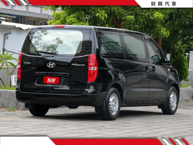 2.5柴油尊貴版8人座STAREX~附行車紀錄器~商務出遊兩相宜，全車獨立式頭枕，乘坐更舒適~  第5張相片