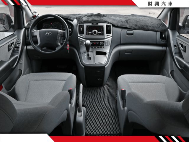 2.5柴油尊貴版8人座STAREX~附行車紀錄器~商務出遊兩相宜，全車獨立式頭枕，乘坐更舒適~  第8張相片