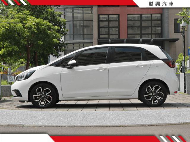 e:HEV油電版，平均油耗27KM/L！I-KEY、ACC自動跟車、車道維持、盲點偵測、智慧型車門啟閉、離開自動上鎖~  第3張相片