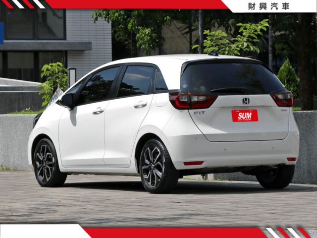e:HEV油電版，平均油耗27KM/L！I-KEY、ACC自動跟車、車道維持、盲點偵測、智慧型車門啟閉、離開自動上鎖~  第4張相片