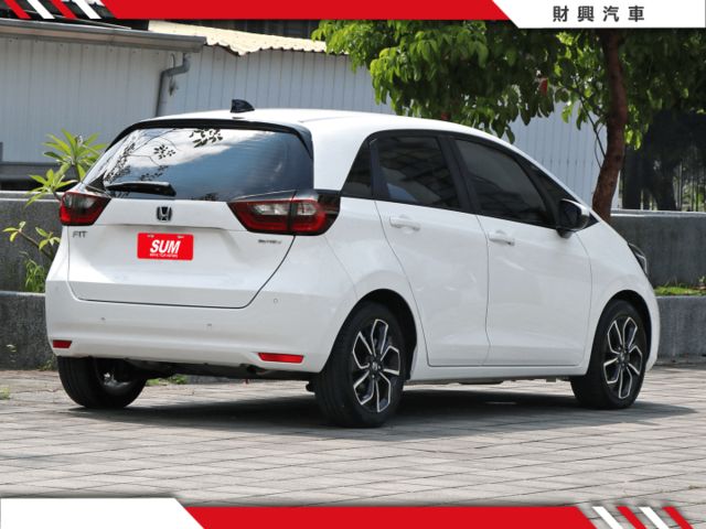 e:HEV油電版，平均油耗27KM/L！I-KEY、ACC自動跟車、車道維持、盲點偵測、智慧型車門啟閉、離開自動上鎖~  第5張相片