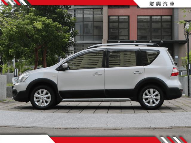 1.6行家皮椅版LIVINA~附行車紀錄器！全車原漆原鈑件~胎壓偵測、車頂架、頭燈水平調整~  第3張相片