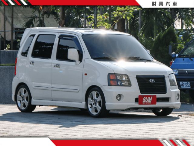 1.3 GLX版SOLIO，里程年跑1.3萬KM~機車價也可以買到優質代步小車！小箱體大空間~喜歡SOLIO都可以來談！  第2張相片