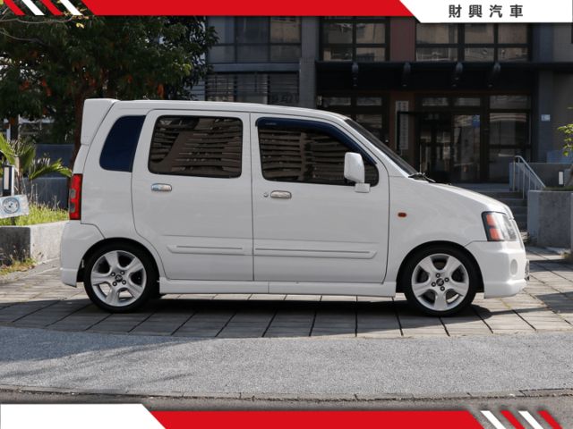 1.3 GLX版SOLIO，里程年跑1.3萬KM~機車價也可以買到優質代步小車！小箱體大空間~喜歡SOLIO都可以來談！  第3張相片