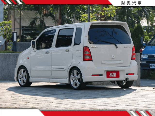 1.3 GLX版SOLIO，里程年跑1.3萬KM~機車價也可以買到優質代步小車！小箱體大空間~喜歡SOLIO都可以來談！  第4張相片