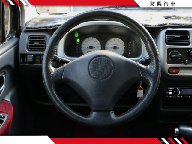 1.3 GLX版SOLIO，里程年跑1.3萬KM~機車價也可以買到優質代步小車！小箱體大空間~喜歡SOLIO都可以來談！  第9張相片