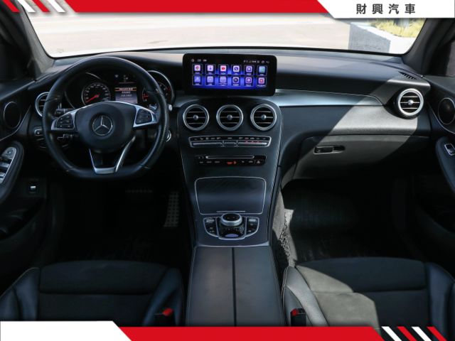 GLC250 COUPE 4MATIC運動版，改裝大螢幕主機，附行車紀錄器！AMG空力套件加持！雙前座記憶電調椅、環景  第8張相片