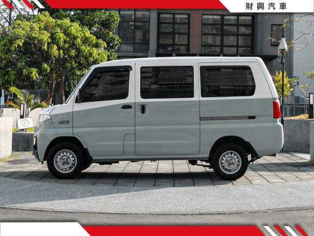 1.5廂型菱利A180，全新雙色烤漆送給你！附行車紀錄器~室內乾淨整齊無異味！盲點偵測、循跡防滑、光感應頭燈  第3張相片