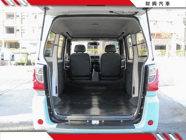 1.5廂型菱利A180，全新雙色烤漆送給你！附行車紀錄器~室內乾淨整齊無異味！盲點偵測、循跡防滑、光感應頭燈  第7張相片