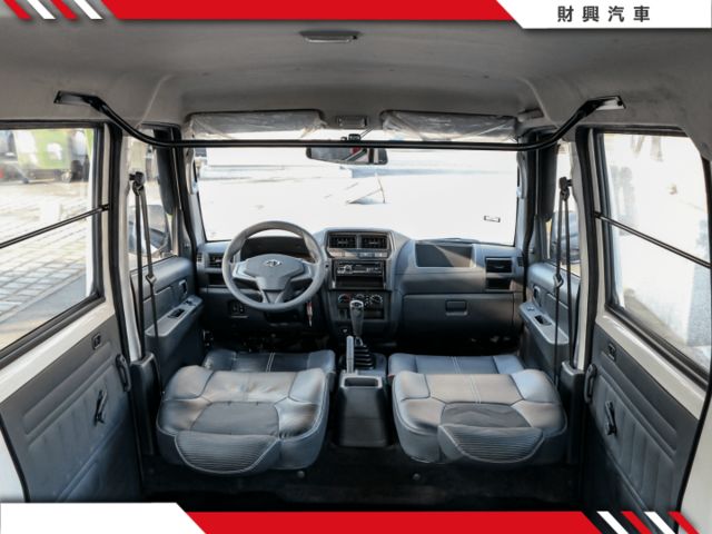 1.5廂型菱利A180，全新雙色烤漆送給你！附行車紀錄器~室內乾淨整齊無異味！盲點偵測、循跡防滑、光感應頭燈  第9張相片