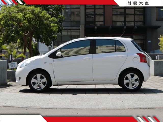 G版小鴨，平均一年跑1萬多公里！附行車紀錄器~有藍芽！電動收折後視鏡、調頻廣播  第3張相片