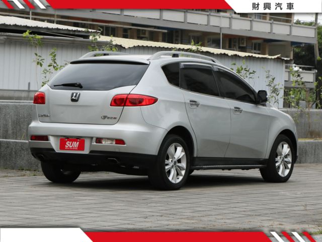 4輪驅動旗艦版U7！用機車價就能帶回家！雙前座電調椅、I-KEY、天窗、智慧遠光燈、恆溫空調、電動尾門  第5張相片