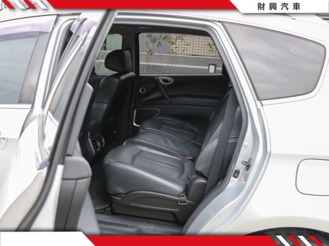 4輪驅動旗艦版U7！用機車價就能帶回家！雙前座電調椅、I-KEY、天窗、智慧遠光燈、恆溫空調、電動尾門  第9張相片