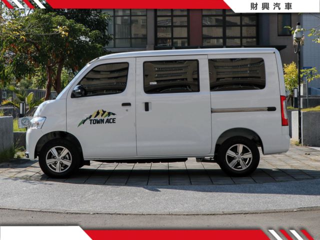 2025全新車！立即釋出直接現省！白車水水又大方！TSS最高規湯A廂車就在這裡！喜歡來問！  第3張相片