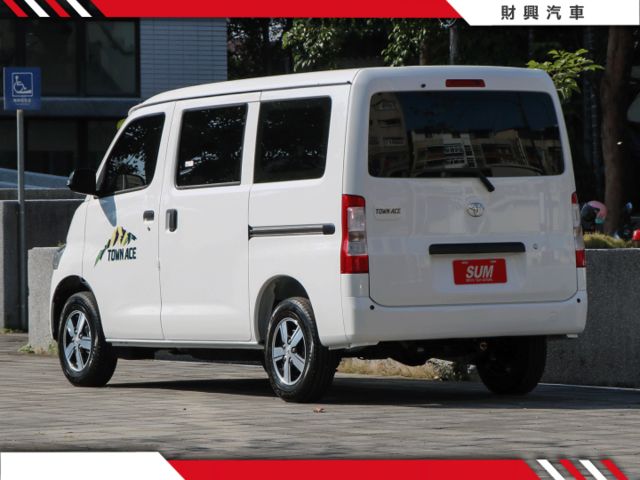 2025全新車！立即釋出直接現省！白車水水又大方！TSS最高規湯A廂車就在這裡！喜歡來問！  第4張相片