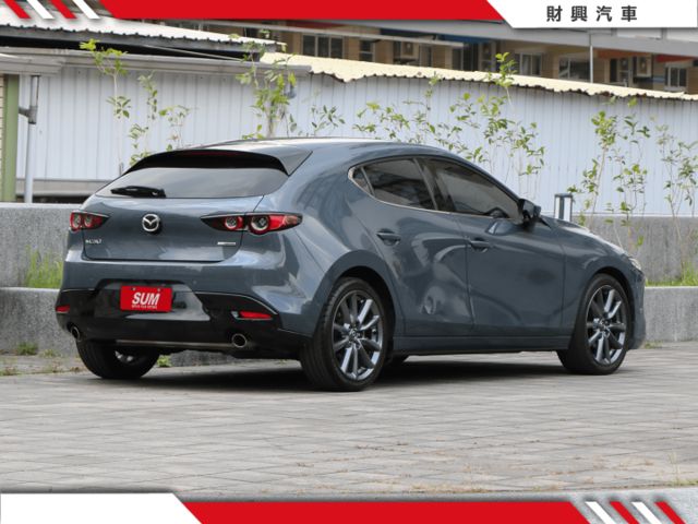 5門2.0馬3，有行車紀錄器~全速域跟車、LED日行燈/頭/尾燈、I-KEY免鑰匙、換檔撥片、前4眼式停車雷達  第5張相片
