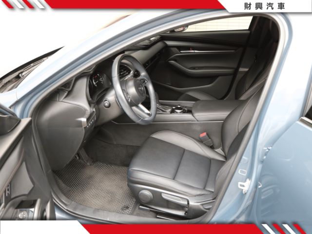 5門2.0馬3，有行車紀錄器~全速域跟車、LED日行燈/頭/尾燈、I-KEY免鑰匙、換檔撥片、前4眼式停車雷達  第6張相片