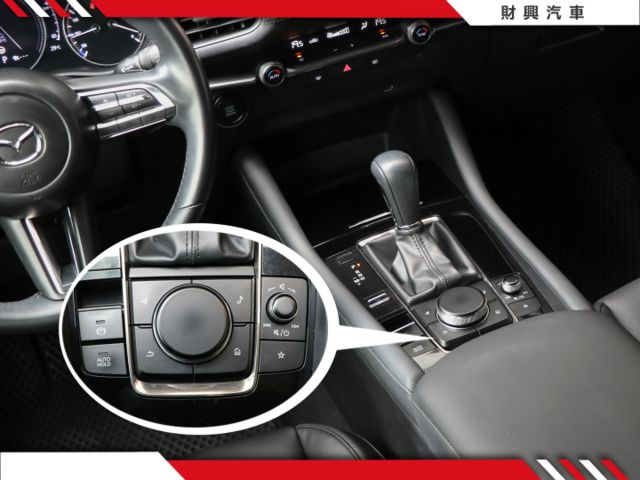 5門2.0馬3，有行車紀錄器~全速域跟車、LED日行燈/頭/尾燈、I-KEY免鑰匙、換檔撥片、前4眼式停車雷達  第9張相片