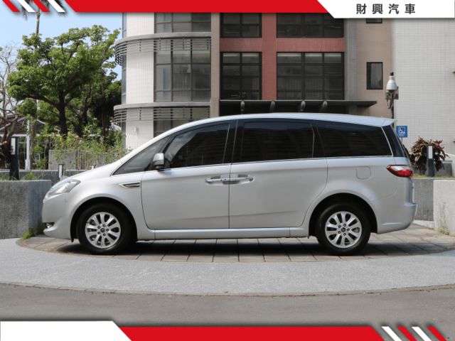 8人座精緻版M7，渦輪增壓引擎~倒車影像、前&後座恆溫空調、LED日行燈/尾燈、後座出風口、I-KEY  第3張相片