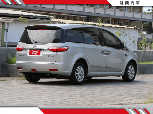 8人座精緻版M7，渦輪增壓引擎~倒車影像、前&後座恆溫空調、LED日行燈/尾燈、後座出風口、I-KEY  第5張相片