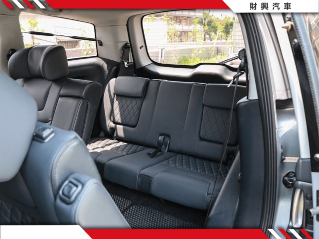 8人座精緻版M7，渦輪增壓引擎~倒車影像、前&後座恆溫空調、LED日行燈/尾燈、後座出風口、I-KEY  第9張相片